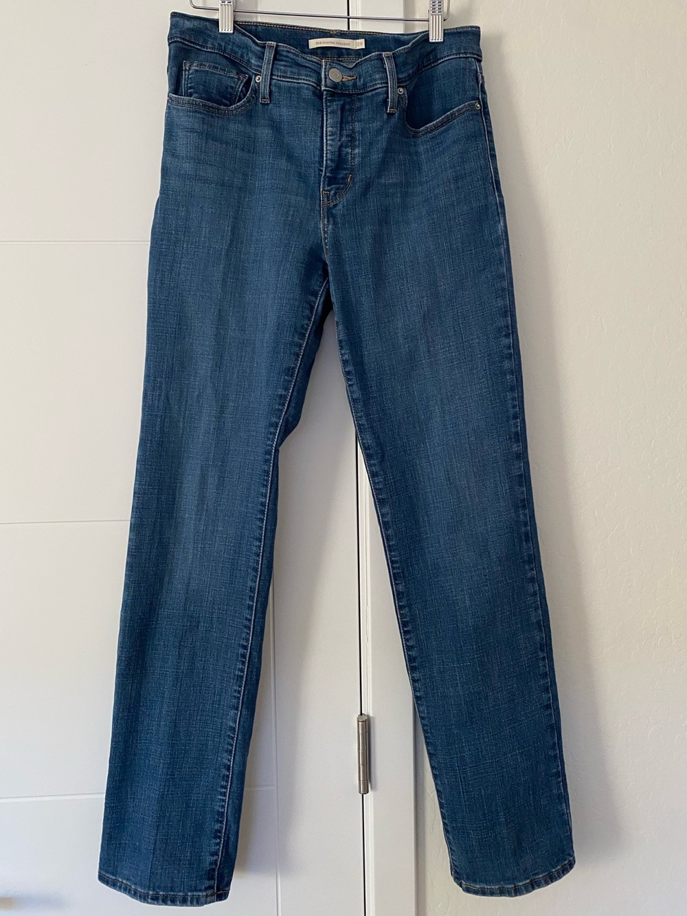 Women’s Size 29 Classic Levi’s 314 Shaping Straight Blue Jeans